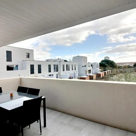 Neuf Pour 4 Personnes + 1 Bébé Appartement *